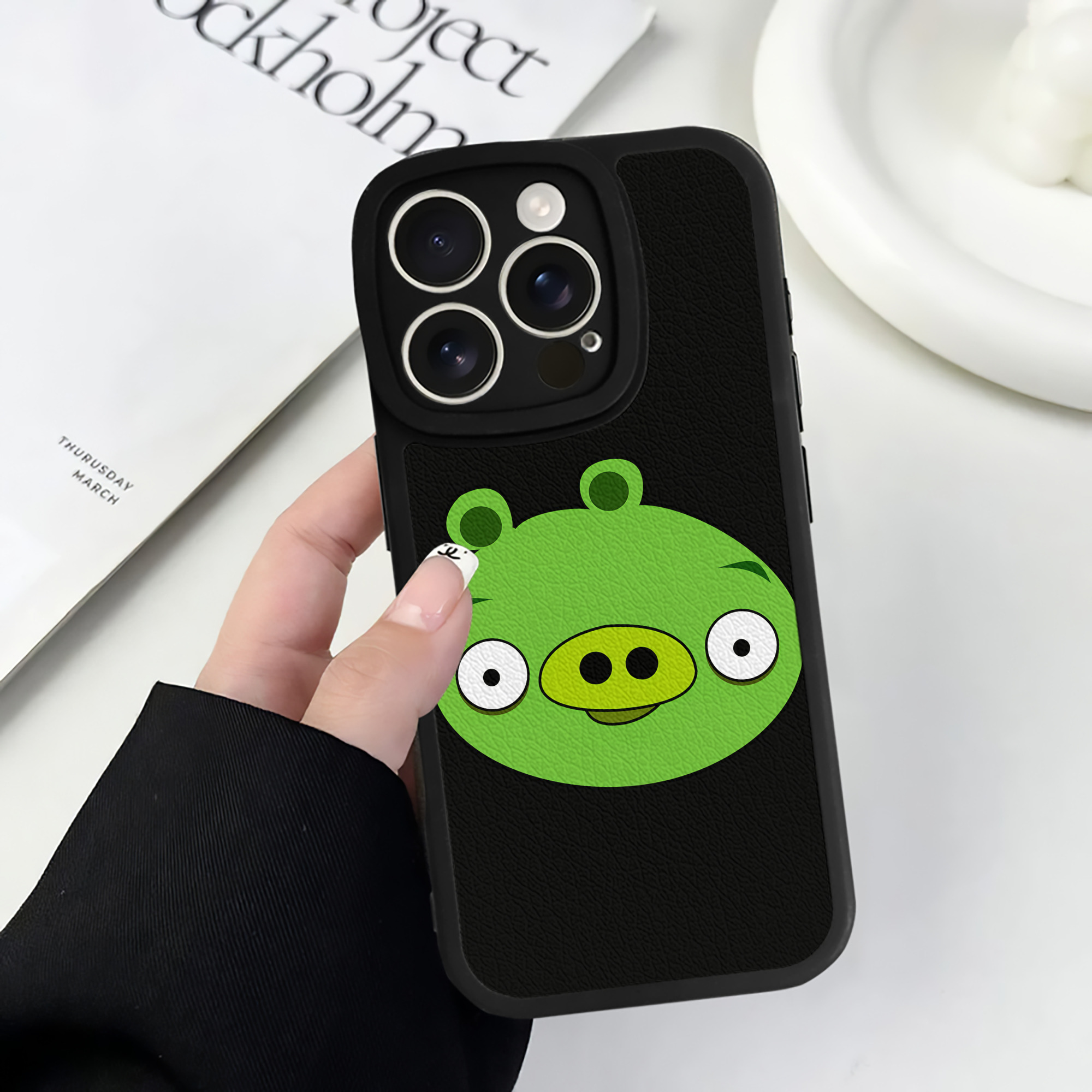 （画像用） Angry Birds アングリーバード 【iPhone 16シリーズ対応】シリコンスマホケース（レザー調） 材質：シリコン
